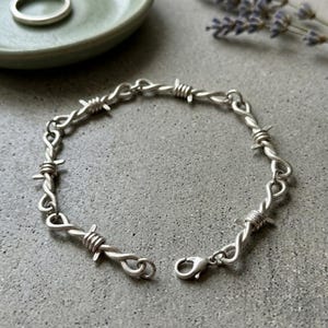 Silverarmband med taggtråd, gotiska punksmycken, unisex armband med grov trådkedja, edgy grunge-estetiskt armband, streetwear-present till honom