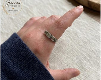 Anello in acciaio inossidabile martellato, fascia minimalista da 5 mm, anello impilabile per tutti i giorni per uomo e donna, anello di fidanzamento resistente e testurizzato color argento