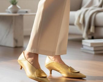 Dampumps med spetsiga tå och låg klack – Eleganta designerskor