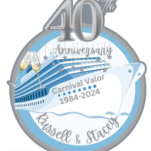 Puede incluir: Gr&aacute;fico circular que celebra un 40 aniversario. Presenta un crucero, copas de champ&aacute;n y el texto "Carnival Valor 1984-2024" y "Russell & Stacey". El dise&ntilde;o utiliza tonos azules, blancos y plateados.