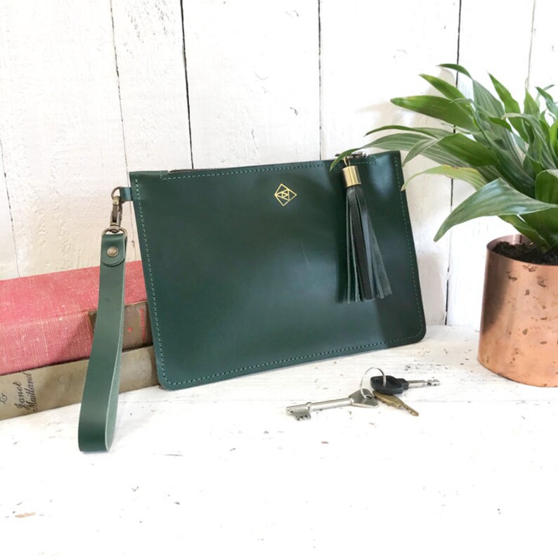 Cartera de mano de piel con detalle de borla de lujo y correa de muñeca extraíble, piel curtida vegetal, regalo para ella, cartera de noche, ocasión especial imagen 1