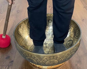 Cuenco tibetano extragrande con forma de pies de Buda | Cuenco de meditación y sanación sonora del Himalaya de 7 metales