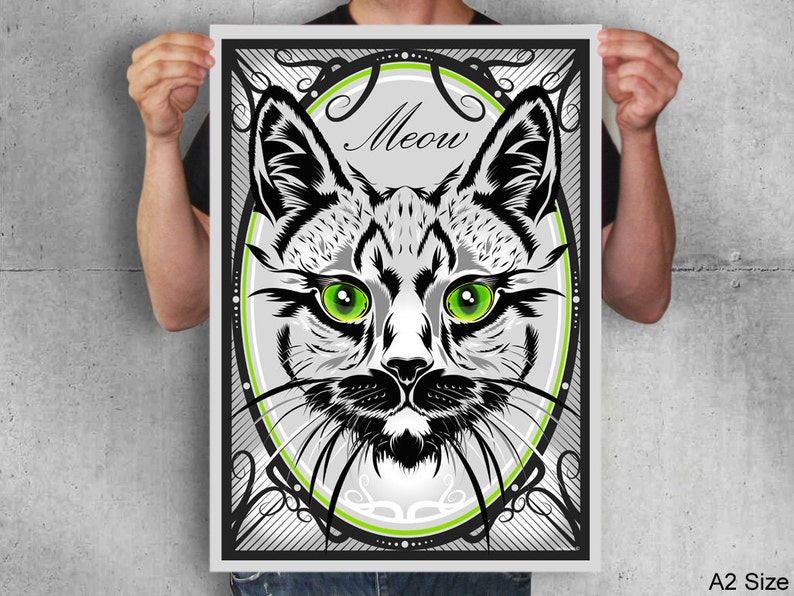 Puede incluir: Ilustraci&oacute;n en blanco y negro de la cara de un gato con ojos verdes. El gato est&aacute; rodeado de un marco decorativo con la palabra "Meow" en el centro.