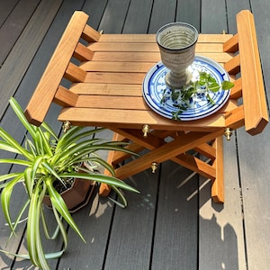 Taburete plegable medieval de cerezo para recreación histórica, SCA, Feria del Renacimiento