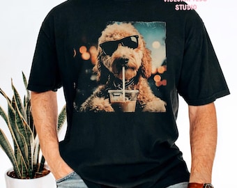 Camiseta Goldendoodle con estampado de café helado, camiseta para amantes de los perros con gafas de sol, algodón Comfort Colors.