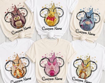 Maglietta personalizzata di Winnie the Pooh, maglietta per vacanze in famiglia a Disneyland, maglietta con castello e orecchie di Topolino, maglietta personalizzata con Tigro e Pimpi, abbinata al viaggio a Disneyland.