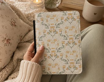 Vintage Yellow Floral Kindle Case | Small Dainty Flower Pattern