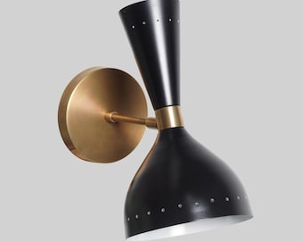 Mid Century moderne Wandleuchte, schwarz und Messing Wandleuchte, Retro Sanduhr Lampe, skandinavische Leuchte