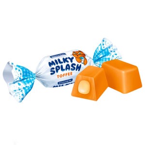 Könnte beinhalten: Ein Roshen Milky Splash Toffee-Bonbon in einer weißen Verpackung mit blauem Karomuster und einer Comic-Katzenillustration, neben zwei orangefarbenen Toffee-Stücken, von denen eines eine cremige, weiße Füllung im Inneren zeigt.