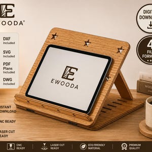 Puede incluir: Un soporte para tableta de madera de color marrón claro con tres recortes en forma de estrella en la parte superior. El soporte cuenta con una repisa para la tableta y un refuerzo. El texto en la imagen incluye EWOODA, DXF, SVG, PDF, DWG, DIGITAL DOWNLOAD y 4 FILE FORMATS.