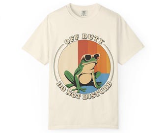 Comfort Colors® Off Duty Frog Shirt, Funny Do Not Disturb Tee, Retro Vintage Cottagecore Gift, Aesthetic Nature Frog Lover Apparel