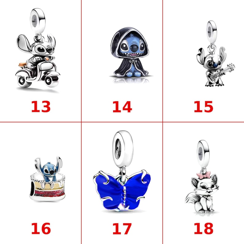 Op de afbeelding: Een verzameling van zes zilveren bedels genummerd 13 tot en met 18. Bedel 13 is Stitch op een scooter, 14 is Stitch in een zwarte mantel, 15 is Stitch met een gitaar, 16 is Stitch in een taart, 17 is een blauwe vlinder en 18 is een kat met een roze strik.