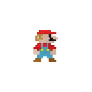Pode incluir: Um design de bordado em pixel art de um personagem com boné vermelho, camisa vermelha, jardineira azul com botões amarelos e sapatos castanhos. O personagem tem pele bronzeada, bigode preto e cabelo castanho, num estilo de jogo de 8 bits.