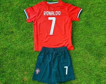 Conjunto de fútbol infantil de Ronaldo #7 de Portugal: equipación completa con camiseta y pantalón corto.