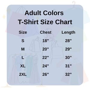 Może przedstawiać: Tabela rozmiar&oacute;w koszulek dla dorosłych z tytułem Adult Colors T-Shirt Size Chart. Zawiera rozmiary S, M, L, XL i 2XL wraz z odpowiadającymi im wymiarami klatki piersiowej i długości w calach, od 18 do 26 cali w klatce i 28 do 32 cali długości.