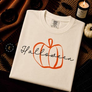 Maglietta di Halloween, maglietta con scritta "Zucca Simpatica", t-shirt autunnale minimalista, felpa per la stagione spettrale, regalo di Halloween per lei, top autunnale semplice