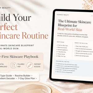 Puede incluir: Una guía digital para el cuidado de la piel titulada "Build Your Perfect Skincare Routine" con el texto "The Ultimate Skincare Blueprint for Real-World Skin". La imagen incluye una tableta que muestra el contenido de la guía e iconos para descarga digital y PDF rellenable.
