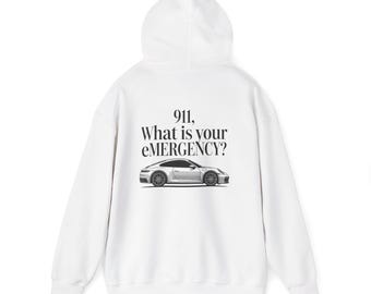 Sudadera con capucha unisex Heavy Blend™ con diseño de coche deportivo "911 ¿Cuál es su emergencia?" / Diseño inspirado en las carreras de Porsche