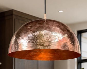Hanglamp boven het keukeneiland, koepelvormige plafondlamp, rustieke hanglamp voor een landelijke keuken, gehamerde afwerking
