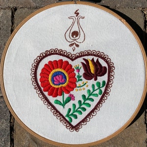 Lernen Sie Ungarisch Stickerei DIY Handarbeitsset: Matyo Filz Herz 