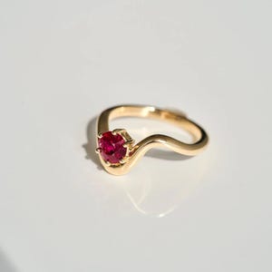 2 CT Round Ruby Solitaire Ring, Minimalist Red Gemstone Ring, Wavy Promise Ring, 14K Gold Plated Engagement Ring, July Birthstone Gift image 3