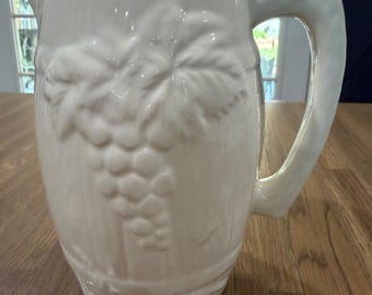 Jarra de cerámica blanca vintage de 1966 con forma de uva – Regalo con inscripción a mano, molde 560 USA Art Pottery