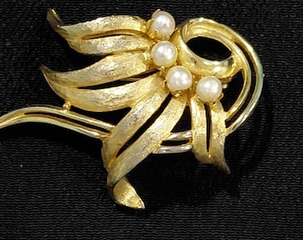 Brooks vintage brushed gold-tone textured leaves with faux pearls brooch