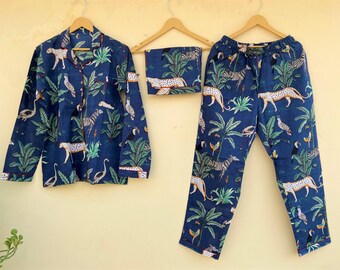 Conjunto de pijama para mujer con estampado de safari y jungla: camisa, pantalón y shorts a juego. Conjunto de ropa de dormir para vacaciones tropicales.