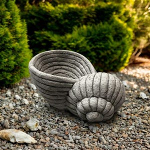 Concrete Shell Planter Garden Statue Stone Sculpture Cement Flower Pot Vase Coastal Outdoor Decor Seashell Garden Ornament Home Accent