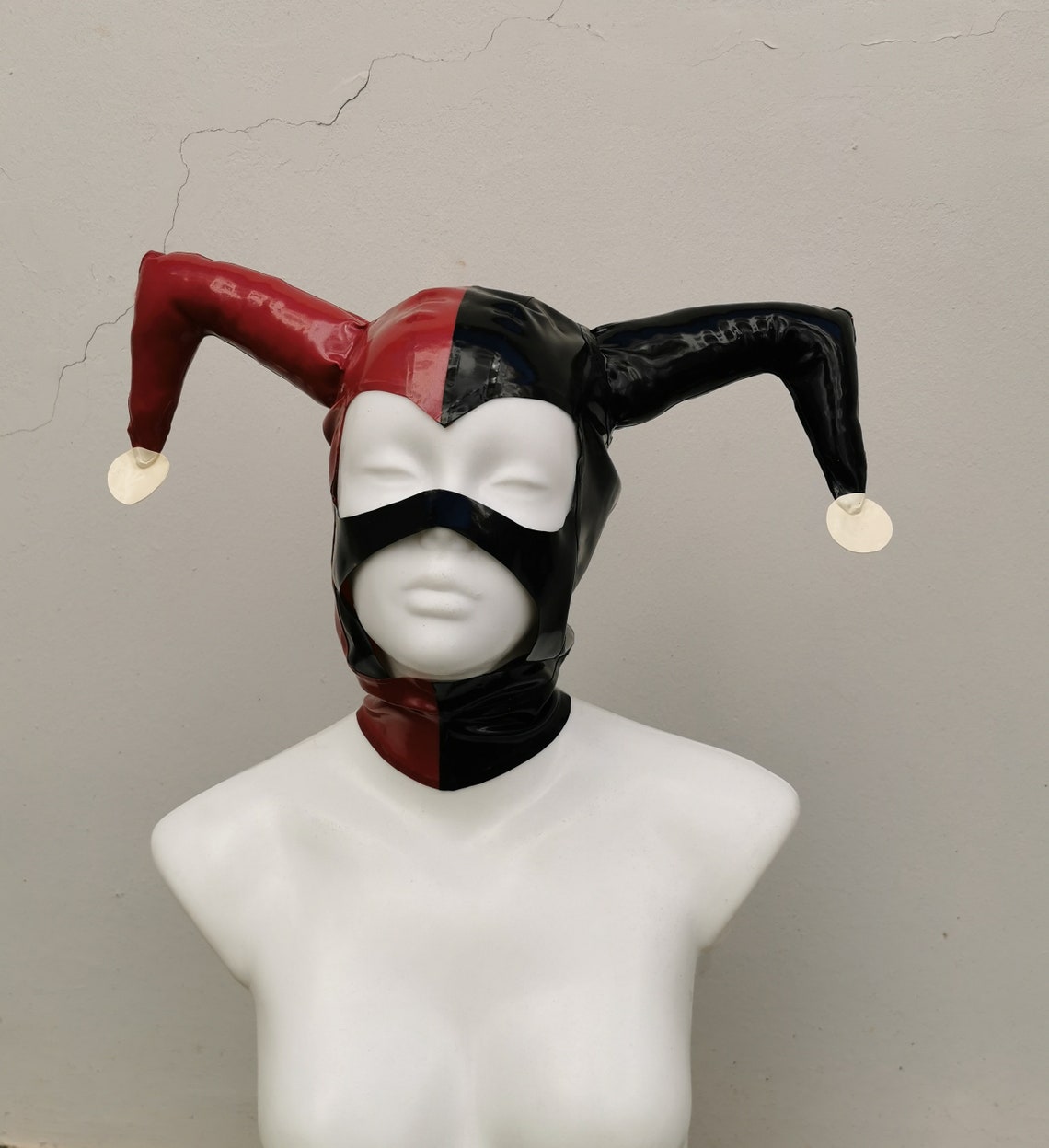 Máscara de látex inspirada en Harley Quinn Etsy