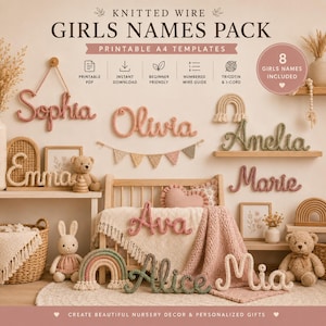 Op de afbeelding: Een set printbare A4-sjablonen voor namen van gebreid draad. De afbeelding toont acht namen, waaronder Sophia, Olivia, Amelia, Emma, Marie, Ava, Alice en Mia, gemaakt van garen, samen met gebreide regenbogen en vlaggetjes.