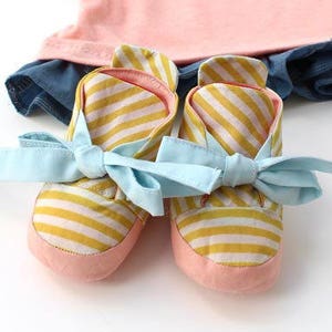 Reversible Baby Booties PDF Sewing Pattern & Tutorial, babies, Baby shower, shoes, soft bootie