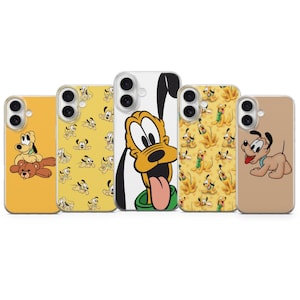 Puede incluir: Cinco fundas para teléfono con el perro Pluto en varias poses y colores. Los diseños incluyen una funda amarilla con un oso, una funda amarilla con un patrón repetitivo, una funda transparente con una cara grande de Pluto y una funda de color canela.
