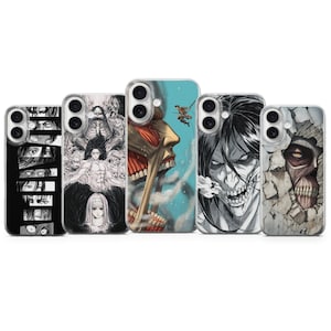 Op de afbeelding: Vijf doorzichtige smartphonehoesjes met illustraties uit de anime Attack on Titan. De ontwerpen bevatten panelen met ogen, een centrale titanenfiguur, een groot titanengezicht, een gedetailleerd monochroom portret en een titaan in een muur.