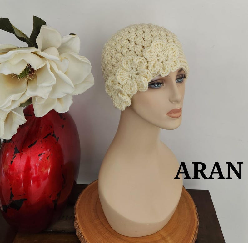 Crochet Women's Beanie: Handmade Winter Hat Bild 5