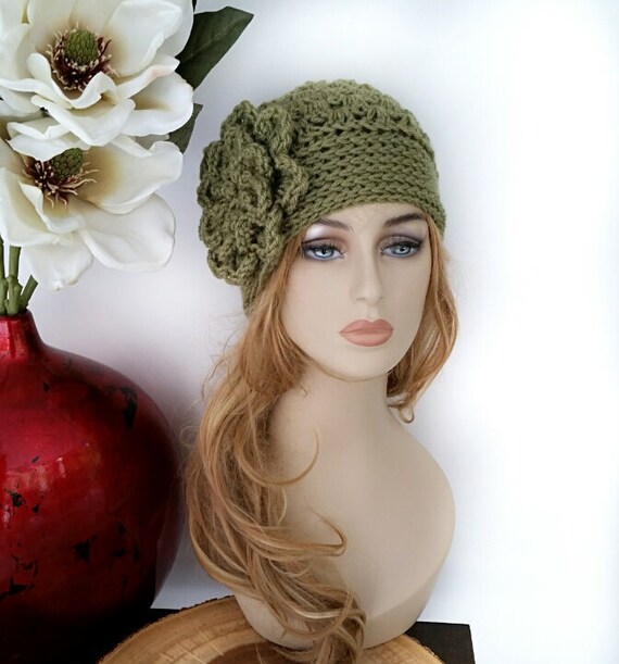 Chapeaux pour femmes au crochet, Bonnet au crochet, Bonnet avec fleur,  Chapeaux d'hiver, Accessoires femmes, Accessoires d'hiver, Accessoires au  crochet, Fait main -  France