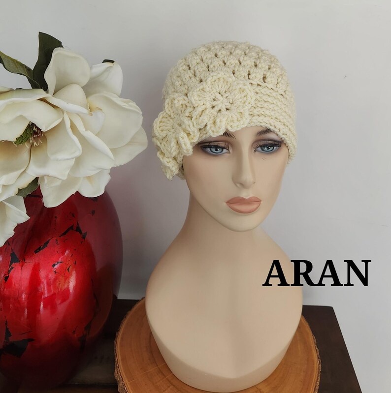 Crochet Women's Beanie: Handmade Winter Hat Bild 3