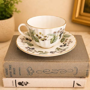 Worcester Lavinia - Etsy