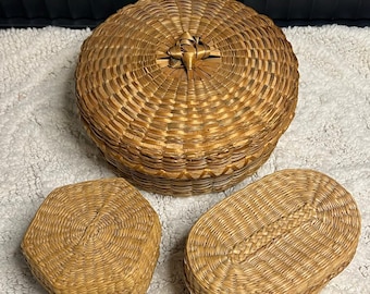 Vintage Natural Woven Round Oval Storage Baskets Wicker with Lids Set of 3