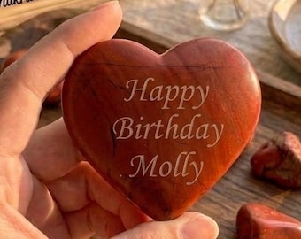 Pietra da palmo a forma di cuore in diaspro rosso personalizzata con incisione, 5 cm, con testo personalizzato, nome, data, pietra antistress, regalo spirituale di compleanno con cristallo sentimentale