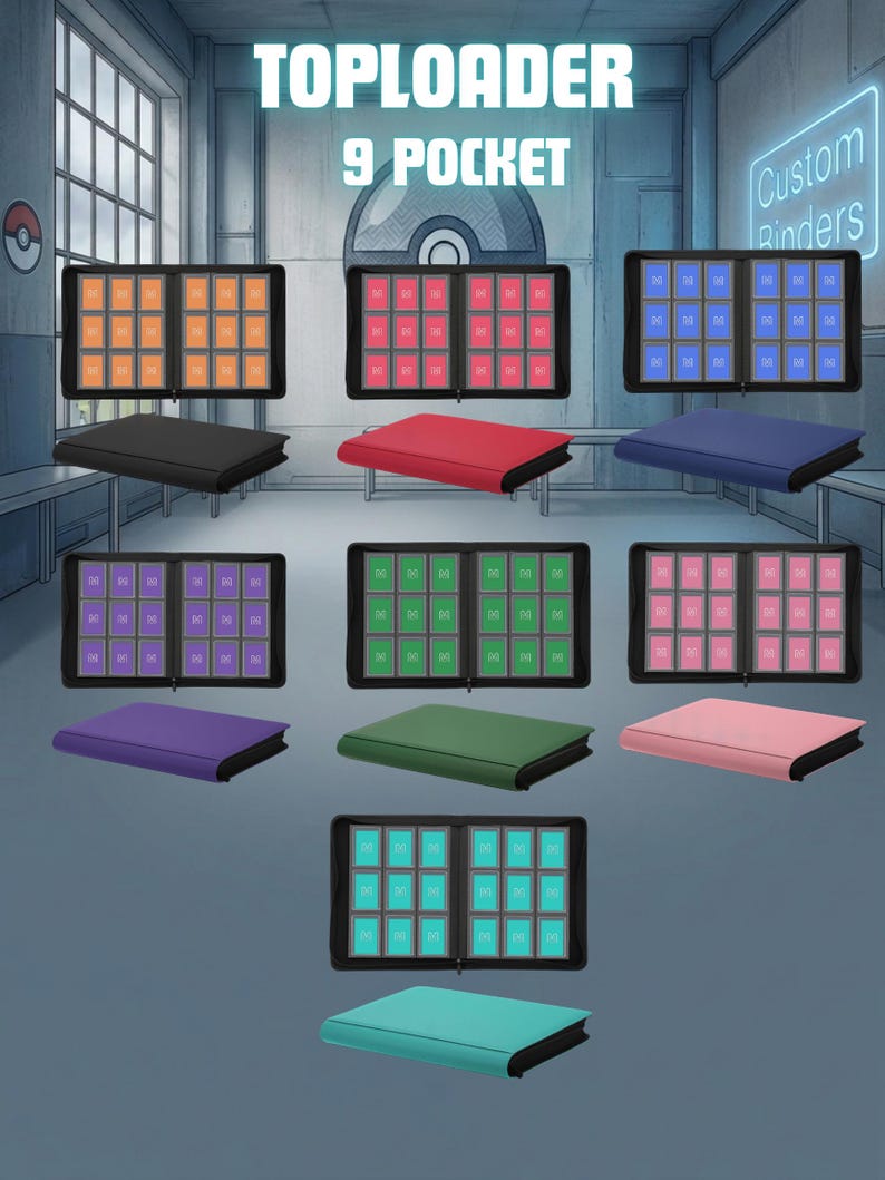 Pu&ograve; includere: Una collezione di sette raccoglitori per carte collezionabili a 9 tasche in vari colori, tra cui nero, rosso, blu, viola, verde, rosa e turchese. Ogni raccoglitore &egrave; mostrato sia aperto per visualizzare gli scomparti che chiuso. Testo: TOPLOADER 9 POCKET.