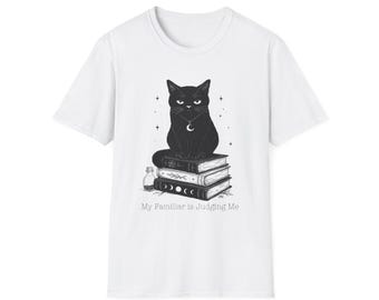 Witchy Schwarze Katze T-Shirt | Lustiges Katzenmama Geschenk | Mein Vertrauter urteilt über mich