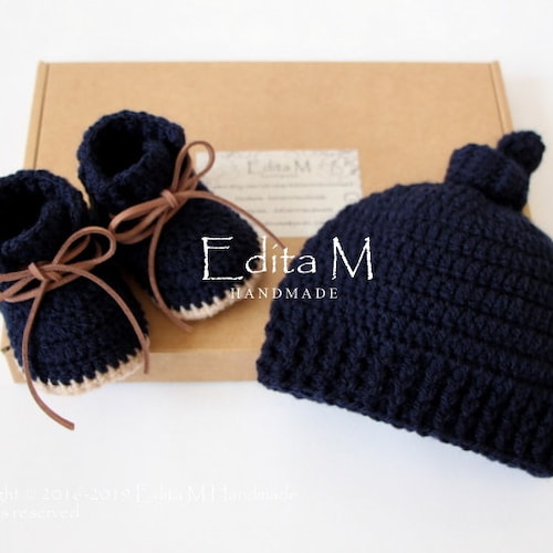 baby boot unisex gift unisex bootie READY TO SHIP 0-3 months crochet knot hat and shoe set baby gift baby shower unisex baby shoe