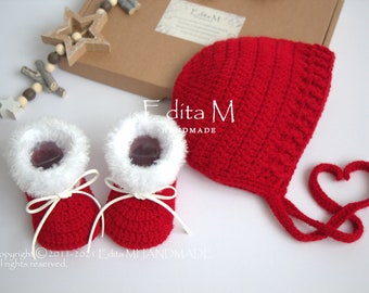 Unisex crochet set, Christmas baby booties, announcement,  baby shoes, Santa boots, baby bonnet, hat 0-3, baby shower, neutral