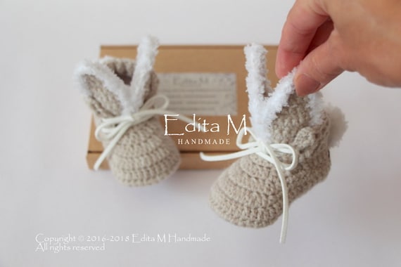 Unisex baby bunny booties Newborn crochet rabbit booties Crochet baby shoes Handmade Crochet baby boots Soft plush bunnies booties