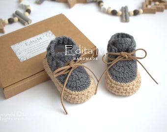 Crochet baby booties, 0-3 months, baby shoes,  boots, baby boy sneakers, unisex, gift for baby boy, announcement, pregnancy reveal