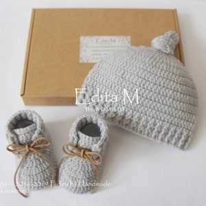 Carter's 2pk Baby Neutral Ivory Duckie Crochet Booties and Hat (0-3M)