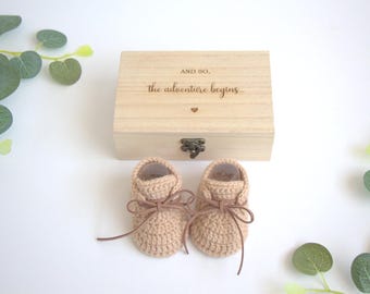 Schwangerschaftsankündigung, gehäkelte Babyschühchen, Ultraschallbild, Erinnerungsbox aus Holz, Erinnerung, Verlust, Fehlgeburt, Testandenken, Babyschühchen