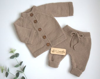 Hand knitted unisex baby cardigan and pants, 0-3 months hand knitted baby sweater, neutral clothes, baby coming home outfit, trousers, pants