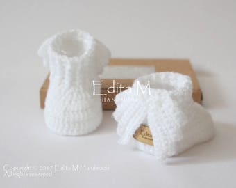 Crochet baby booties, unisex baby booties, baby boots, angel wings, photo prop, Christening, Baptism, baby shower, 0-3, 3-6, 6-9 months